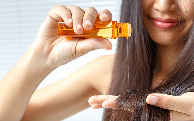 बालों में तेल कैसे लगाएं - How To Apply Hair Oil In Hindi