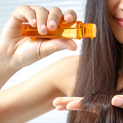 बालों में तेल कैसे लगाएं - How To Apply Hair Oil In Hindi