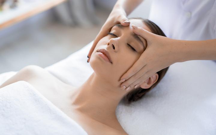 How To Do Facial Massage: Step By Step Guide – SkinKraft