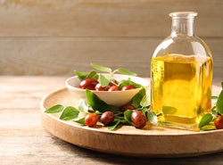 7 Benefits Of Jojoba Oil For Hair & How To Use It