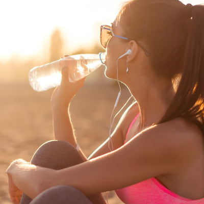 10 Benefits Of Water For Great Skin + How Much Should You Drink Per Day?