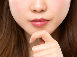 होंठ में सूजन: लक्षण, कारण, इलाज और घरेलु उपचार - Swollen lips: Symptoms, Causes, Treatment & Home Remedies In Hindi